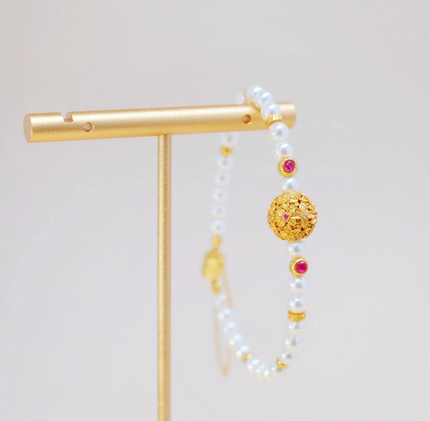 Chinese Style Floral Pearl Bracelet – Hydrangea Inspired Jewelry for Hanfu and Qipao Styling
