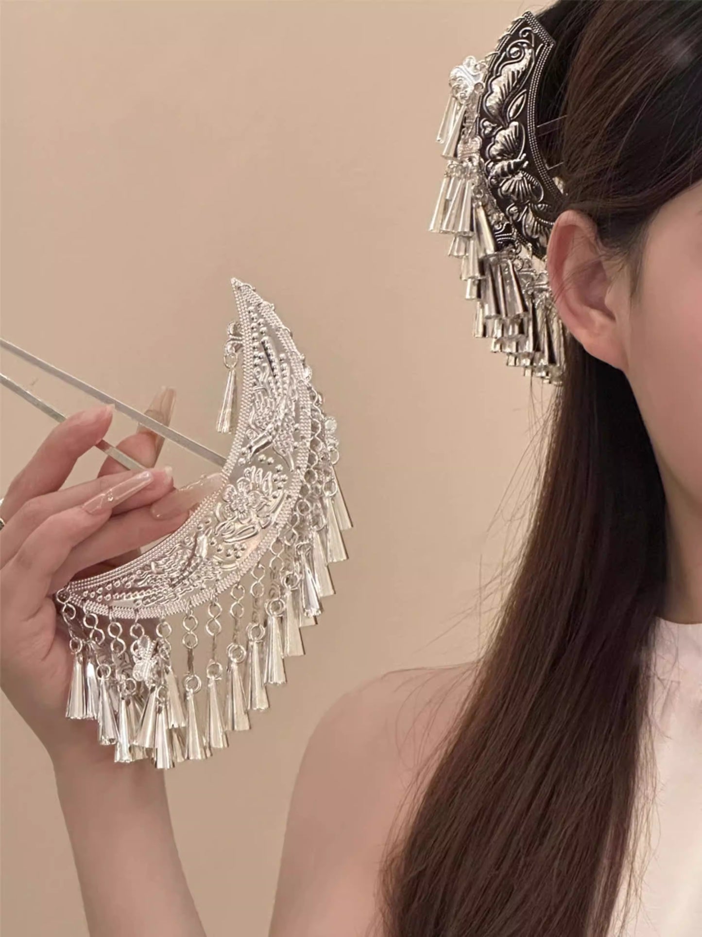 New Chinese Crescent Tassel Side Hairpin – Miao Silver Ethnic Hair Accessory for Hanfu &Qipao