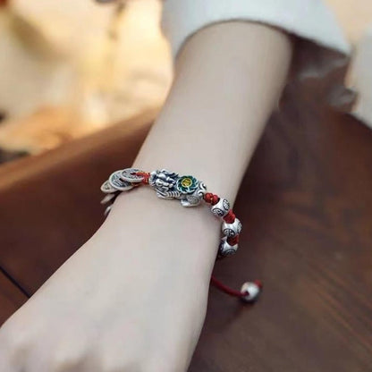 Xiupi Fünf Kaiser Münze Handgefertigtes rotes Seilarmband – Sterling Silber