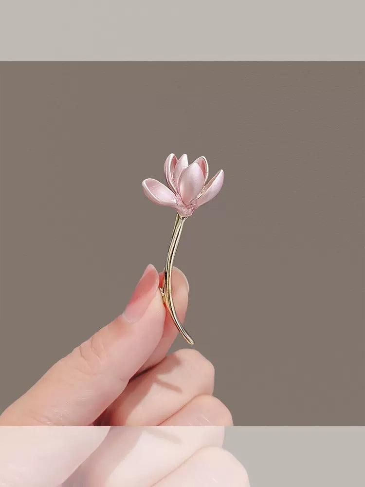 Retro Palace Light Pink Lotus brooch