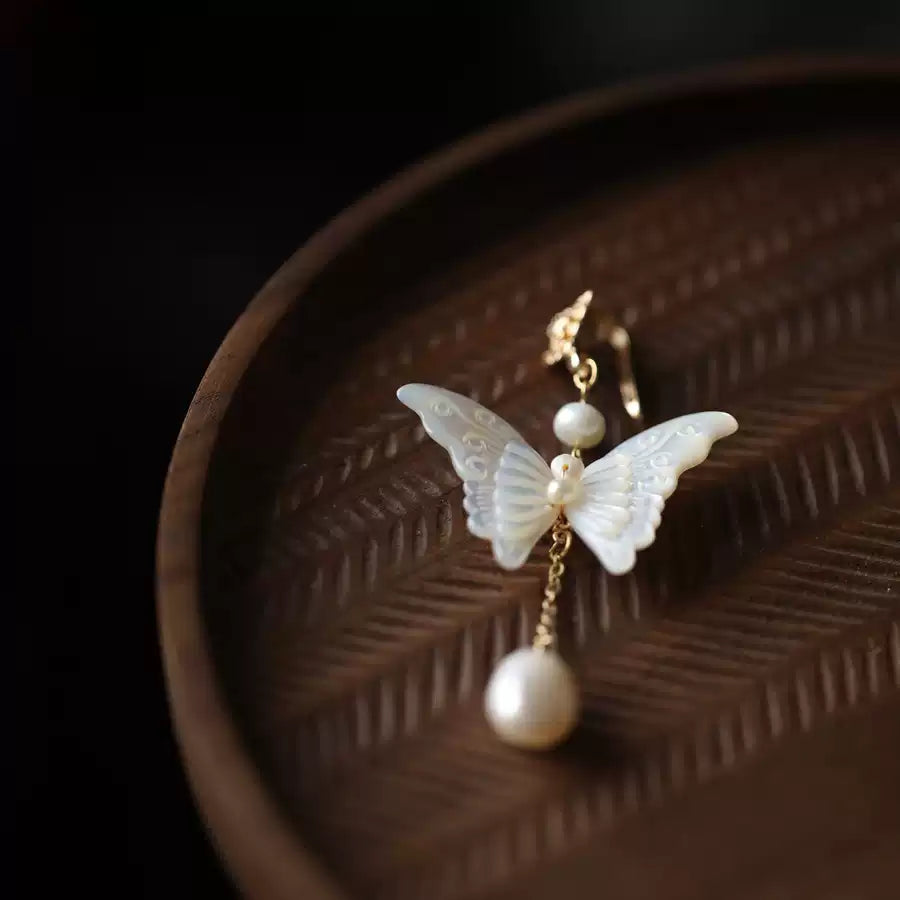 Natural Freshwater Pearl  White Mother-of-Pearl Butterfly Qipao Brooch  Pendant