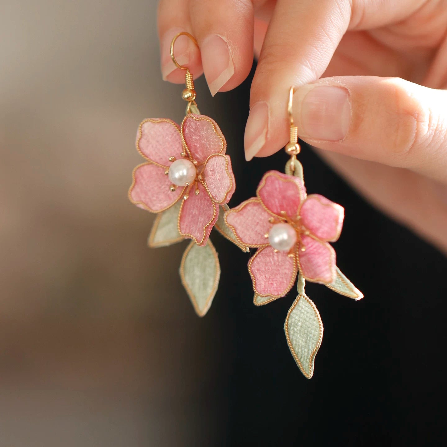 Pink Flower Dangle Earrings – Elegant Hanfu & Song Dynasty Style Accessories