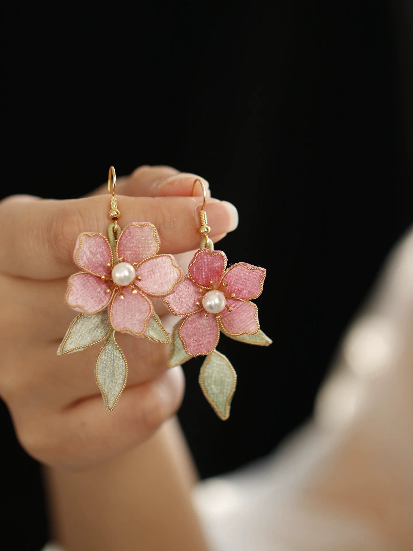 Pink Flower Dangle Earrings – Elegant Hanfu & Song Dynasty Style Accessories
