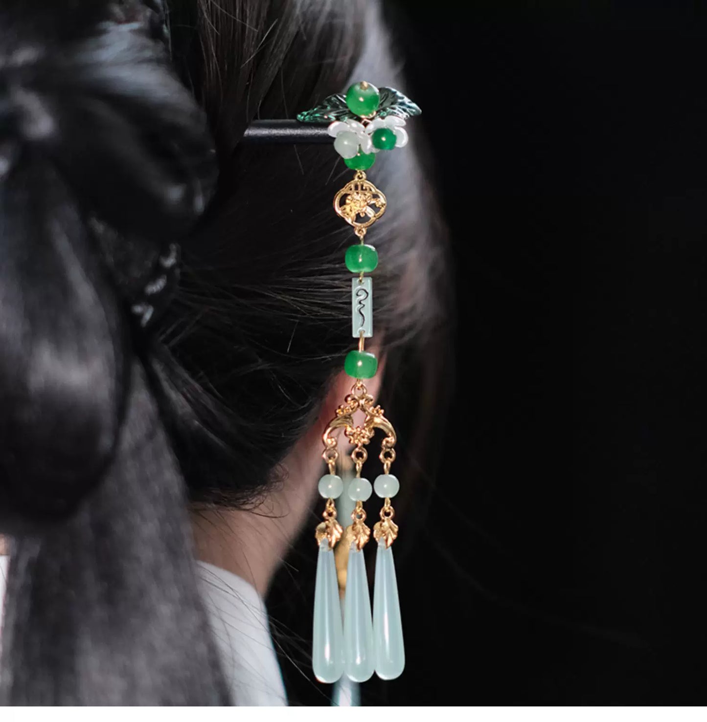 Elegant Green Tassel Hairpin – Chinese Style Wooden Hair Accessory for Hanfu Styling