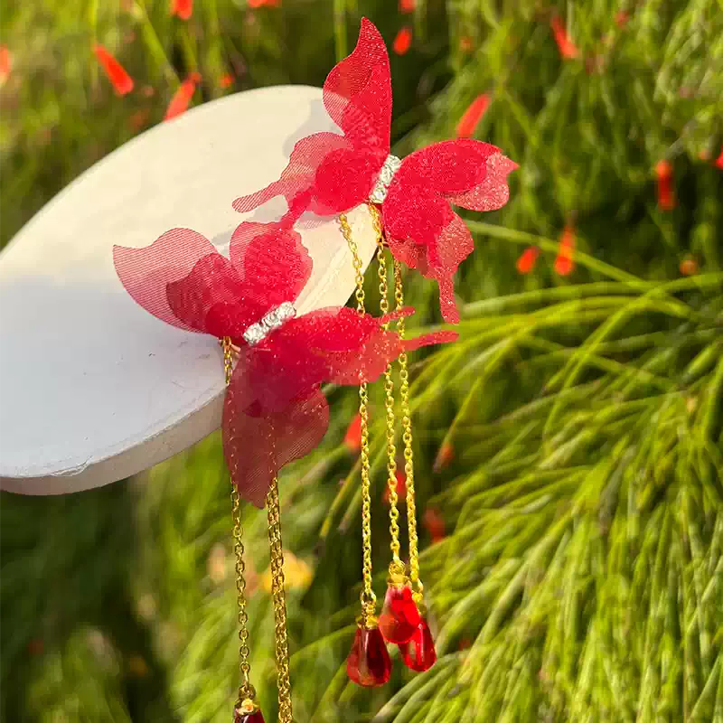 Zhuang Zhou Dream Butterfly Ear Cuff – Wine Red Butterfly Tassel Ear Clip