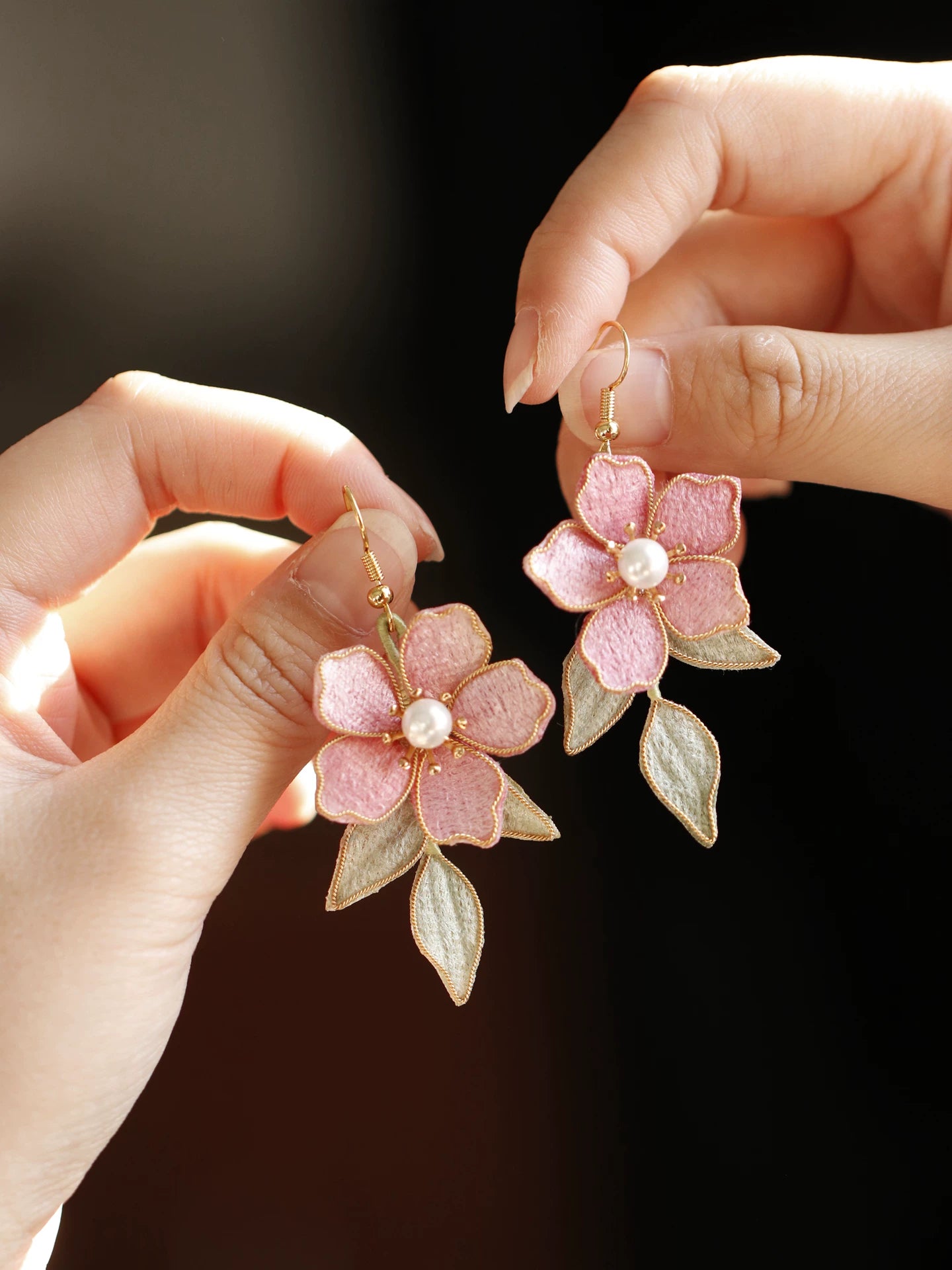 Pink Flower Dangle Earrings – Elegant Hanfu & Song Dynasty Style Accessories