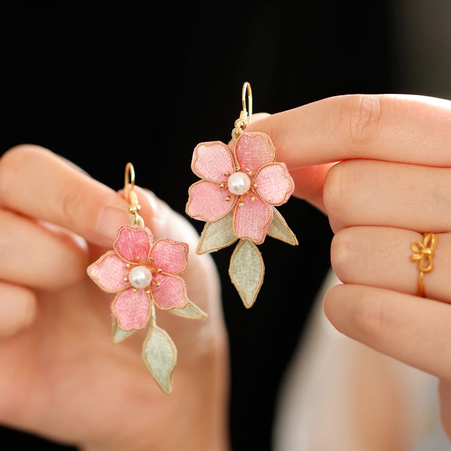 Pink Flower Dangle Earrings – Elegant Hanfu & Song Dynasty Style Accessories