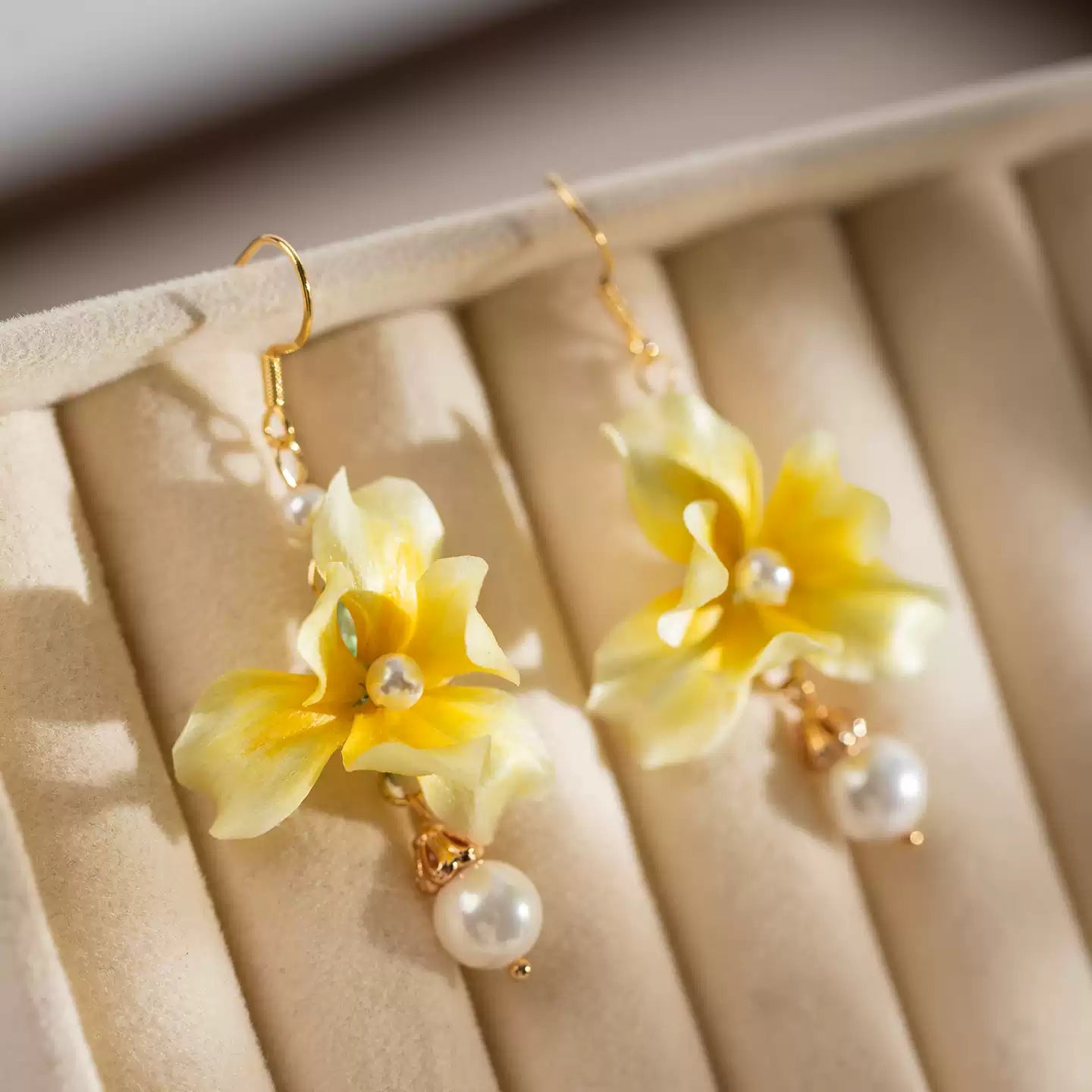 Traditional Chinese Velvet Flower Iris Earrings – Handmade Ronghua Ear Hooks for Hanfu and Qipao