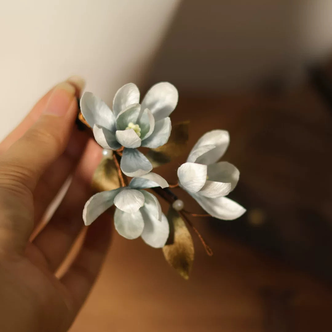 Elegant New Chinese aesthetic hair accessory crafted with mulberry silk and natural sandalwood for timeless cultural beauty