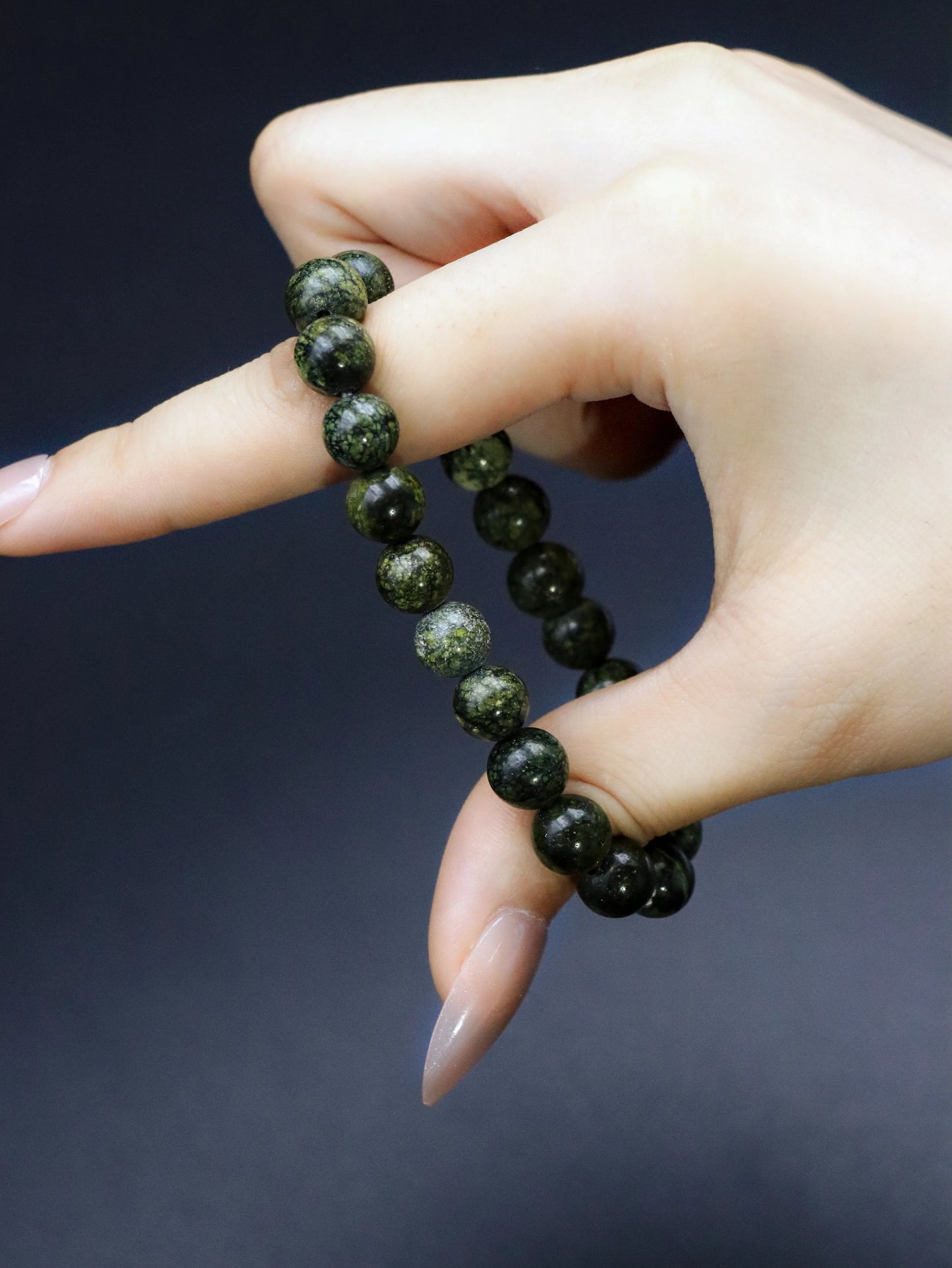 Serpentine Jade Bracelet – Natural Healing Crystal for Mind & Body Balance and Energy