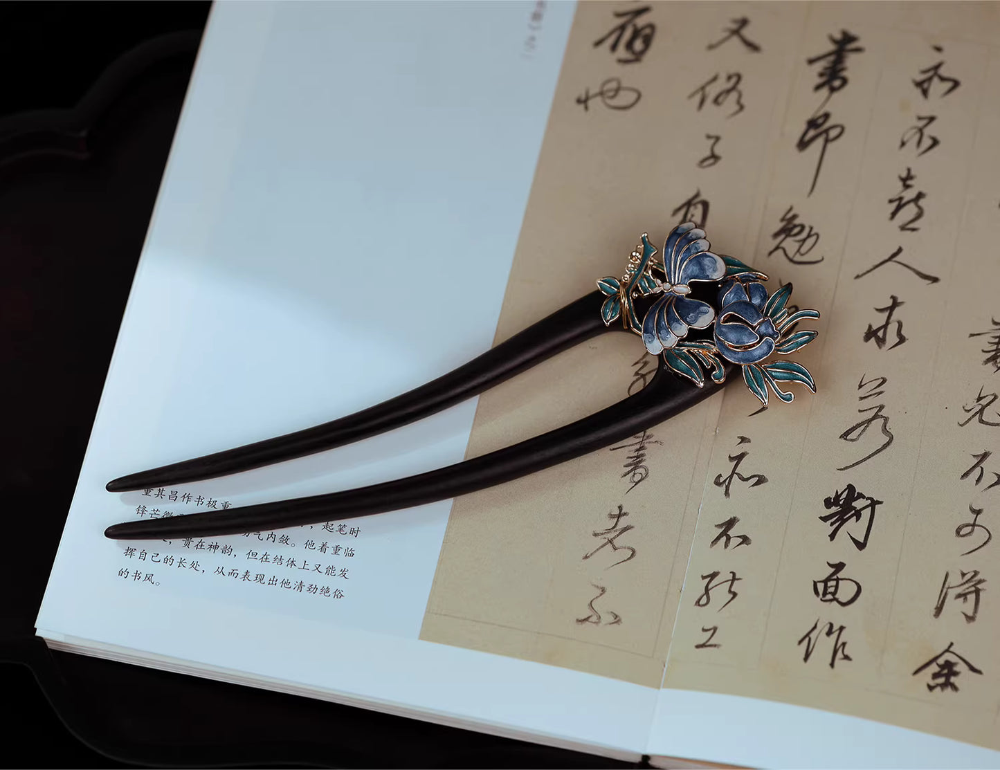 Vintage Chinese Style Ebony Wood Butterfly Hairpin with Pearl Tassel – Elegant Qipao Hair Accessory for Women