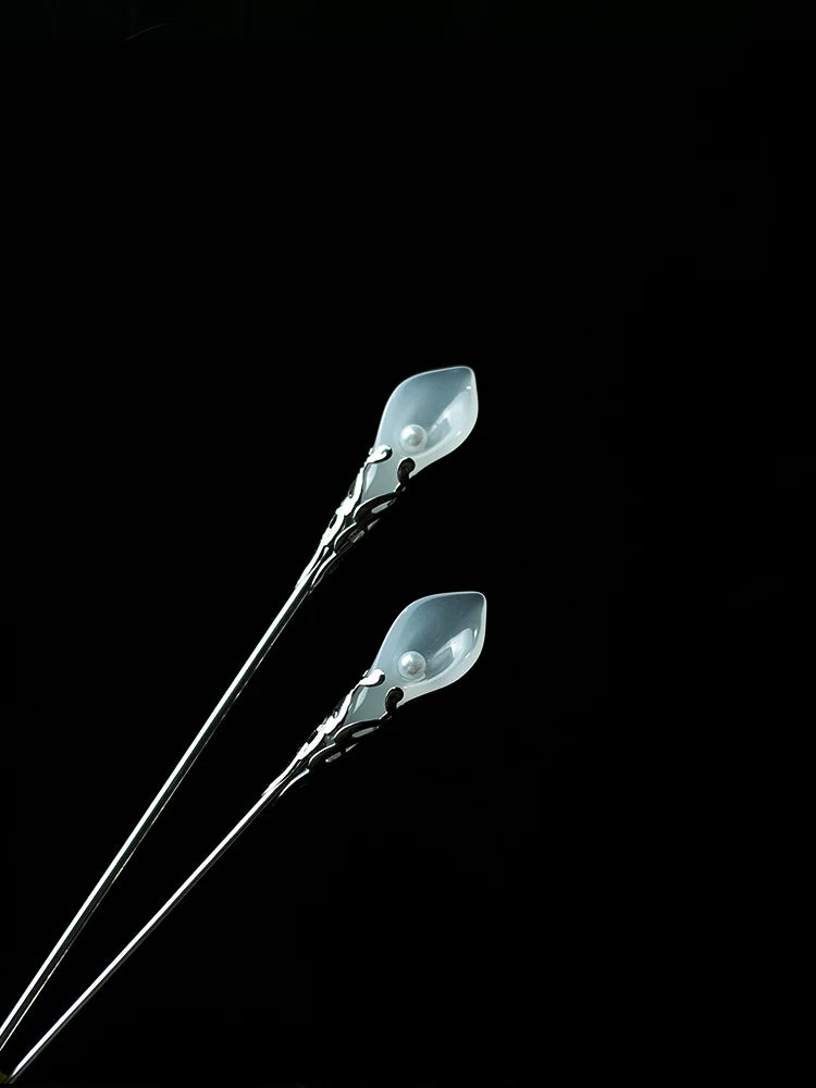 White Calla Lily Pearl Hairpin – New Chinese Style Elegant Silver-Plated Hair Stick（A Pair）