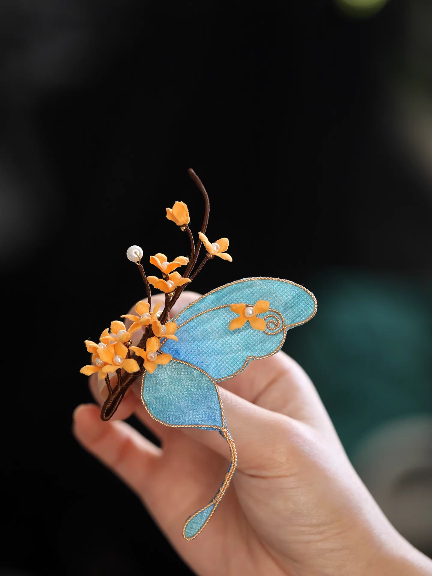 Handcrafted Fabric Butterfly Osmanthus Brooch – Vintage Qipao Chest Pin with Pearl Accent for Women