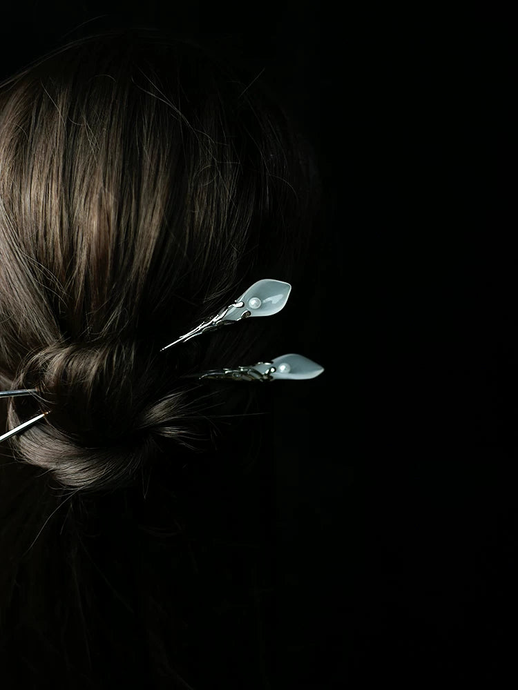 White Calla Lily Pearl Hairpin – New Chinese Style Elegant Silver-Plated Hair Stick（A Pair）