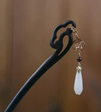 Xiangyun Weiße Magnolien Quaste Haarnadel – Holz