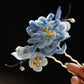 Blue and white chrysanthemum blossoms on the hairpin