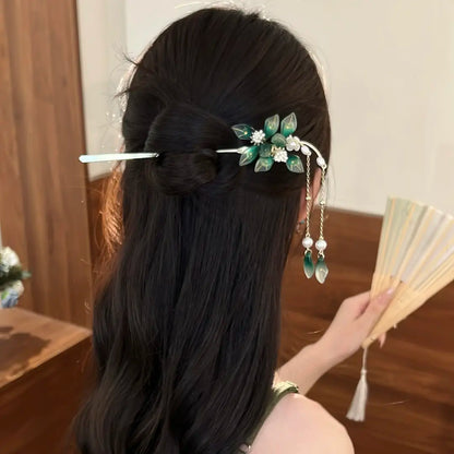 Eleganter Haarnadel mit floraler Quaste im neuen chinesischen Stil, mattes Jadegrün – Traditionelles antikes Feng