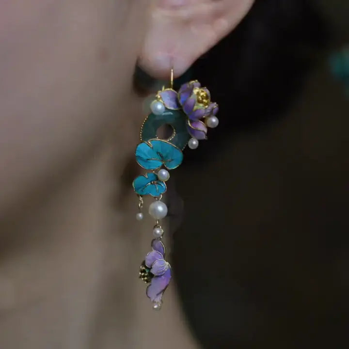 Close-up earring image for the single and pair options